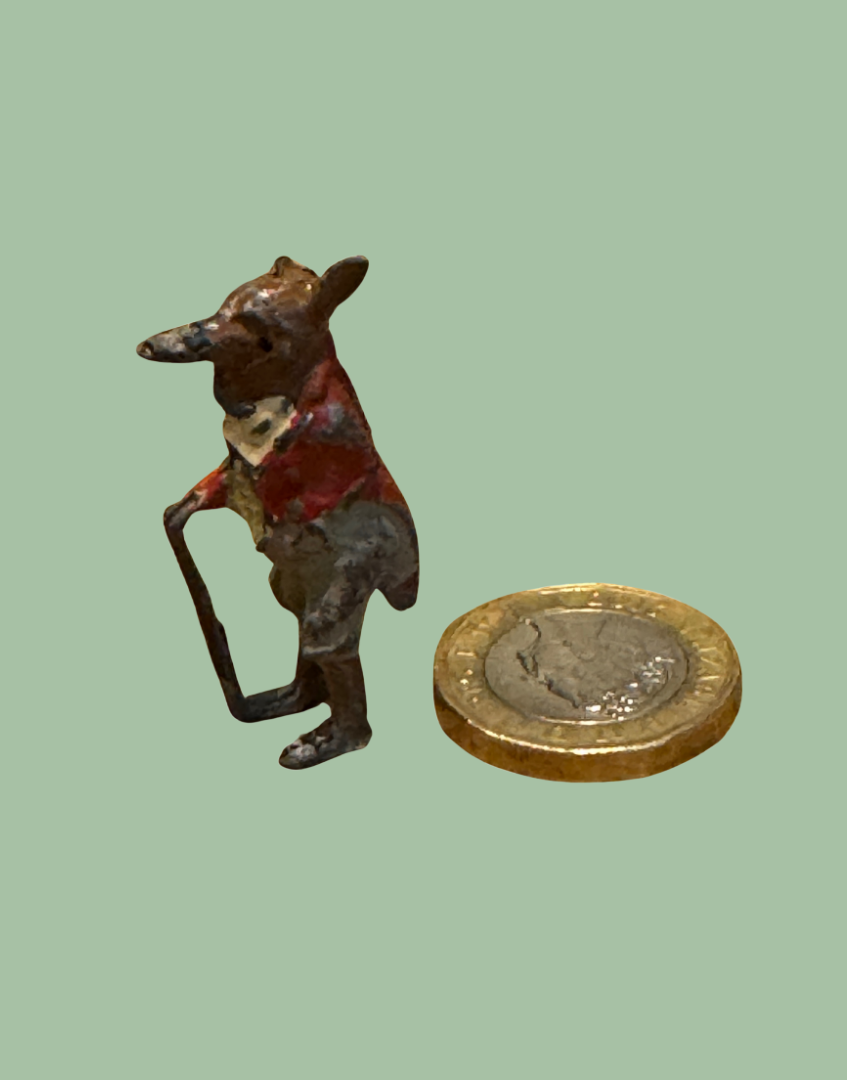 ‘Silus Slink’ Cococub Miniature Fox Collectable Next to One Pound Coin