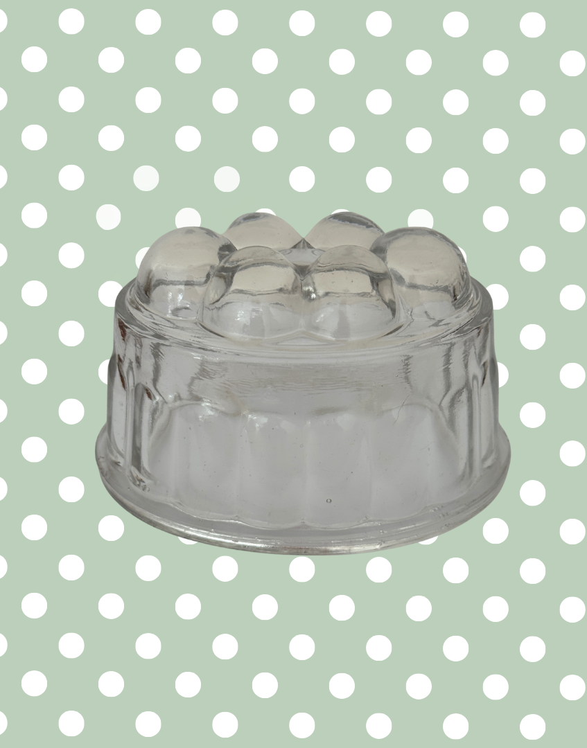 Charming Medium Vintage Clear Glass Jelly Mould | Classic Festive Pudding & Blancmange Mould