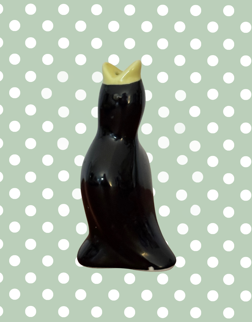 Vintage Black Pie Bird with Yellow Beak | Traditional British Kitchen Collectable
