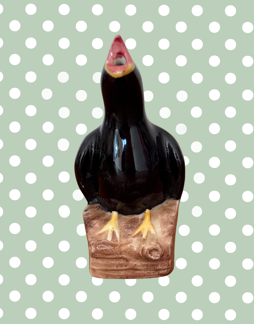 front view of kichen decor pie bird baking tool