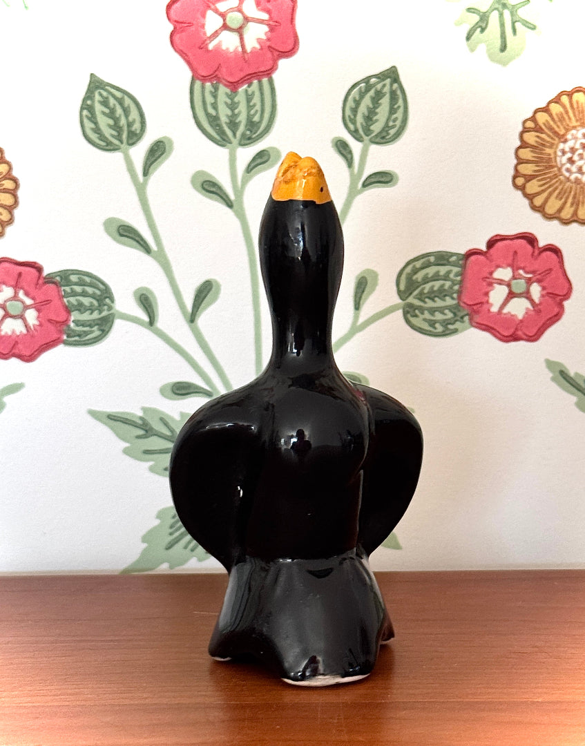 Vintage Black Bird Pie Vent with Yellow Beak – Elegant Ceramic Baking Collectable