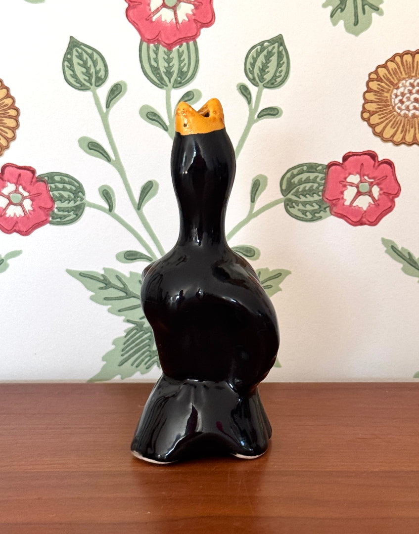 Vintage Black Bird Pie Vent with Yellow Beak – Elegant Ceramic Baking Collectable