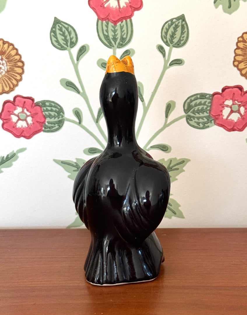 Vintage Black Bird Pie Vent with Yellow Beak – Elegant Ceramic Baking Collectable