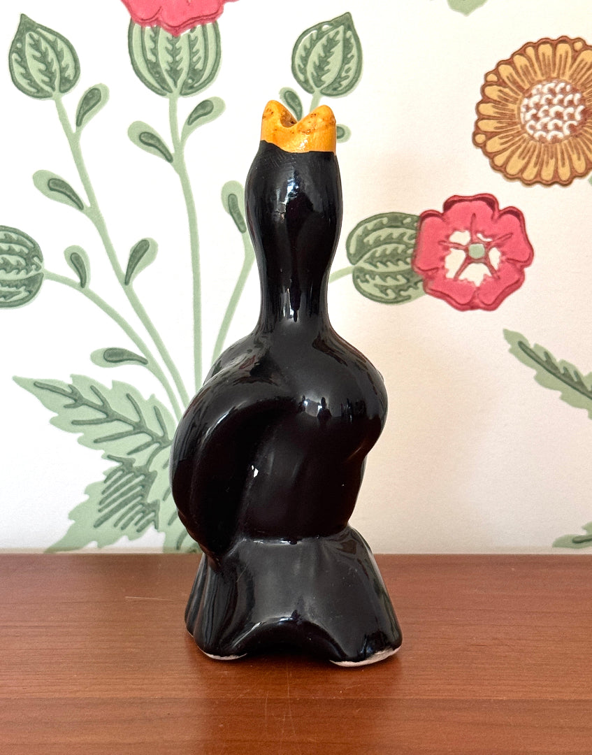 Vintage Black Bird Pie Vent with Yellow Beak – Elegant Ceramic Baking Collectable