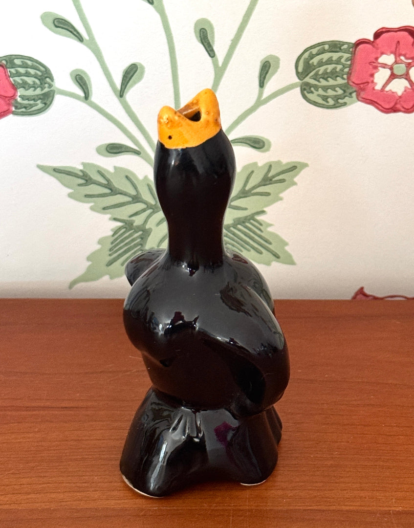 Vintage Black Bird Pie Vent with Yellow Beak – Elegant Ceramic Baking Collectable