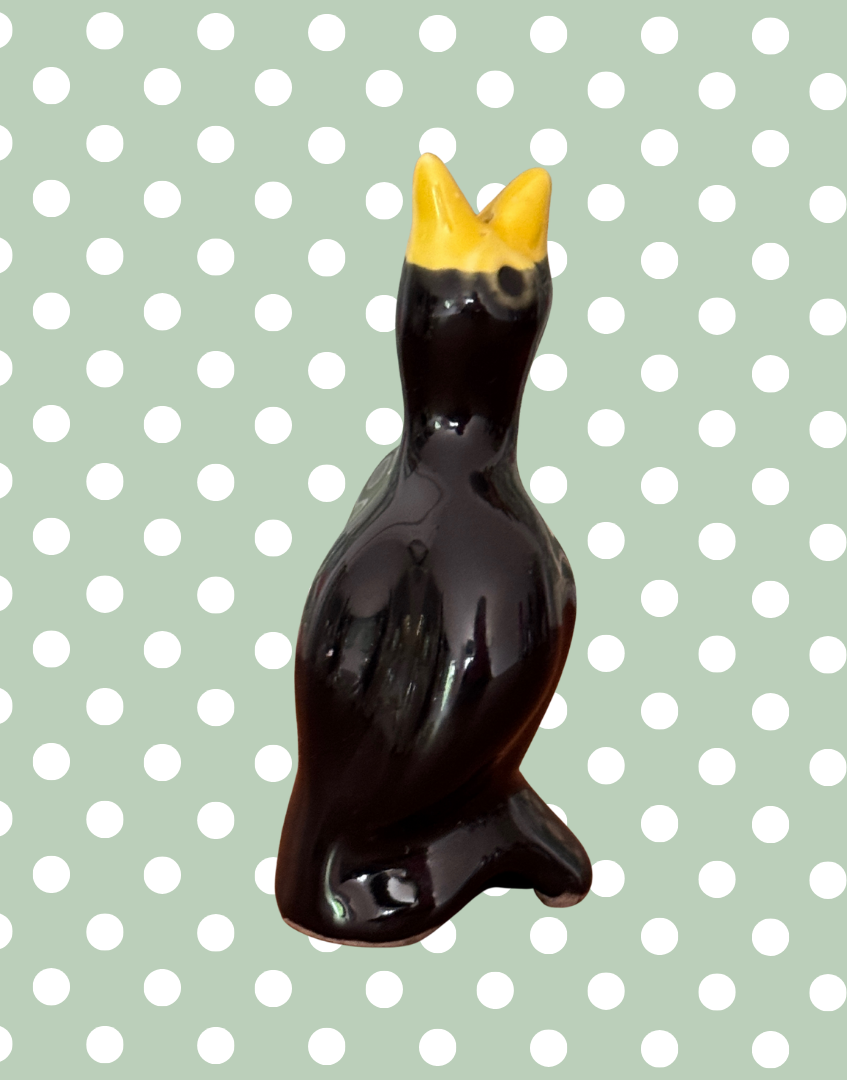 Classic & Charming Black & Yellow Vintage Pie Bird | Sing a Song of Sixpence Style With Characterful Eyes