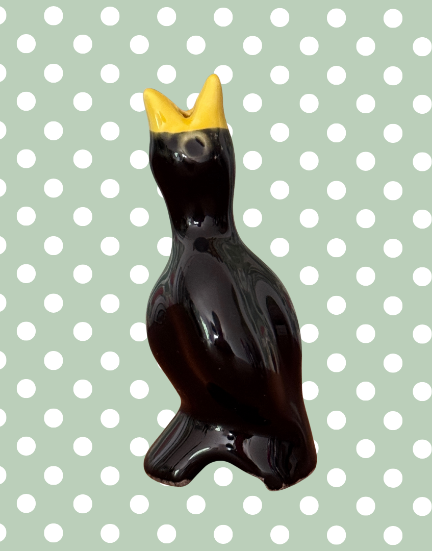 Classic & Charming Black & Yellow Vintage Pie Bird | Sing a Song of Sixpence Style With Characterful Eyes