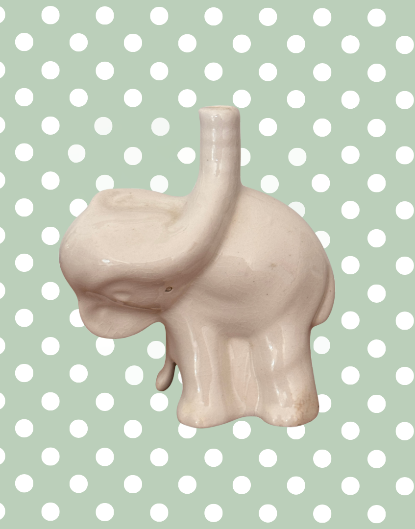 Nubrown England white elephant shaped pie vent