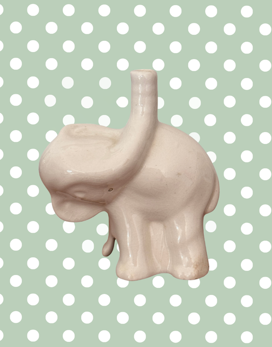 Nubrown England white elephant shaped pie vent