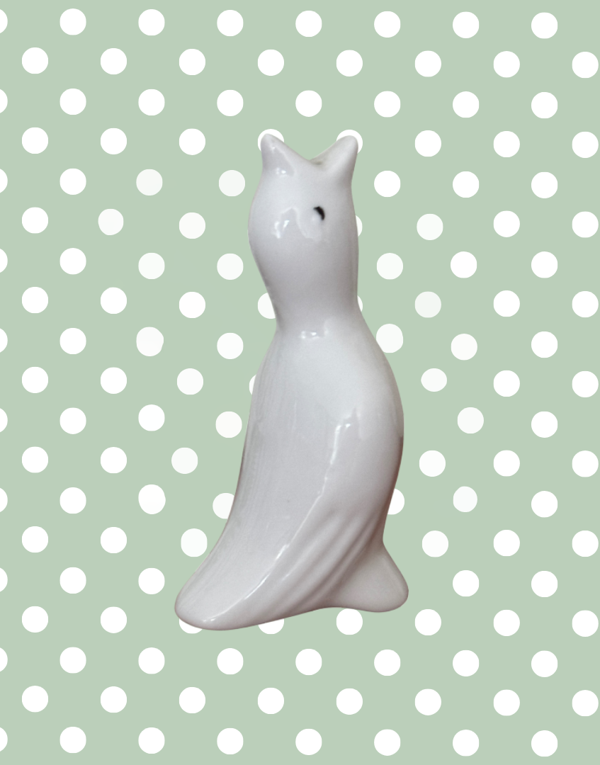 A vintage white ceramic pie bird with detailed wings.