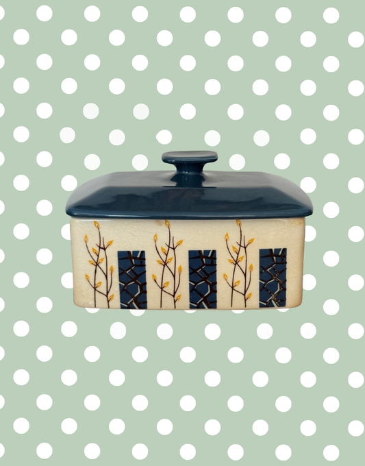 Vintage Beswick cottage butter dish front view
