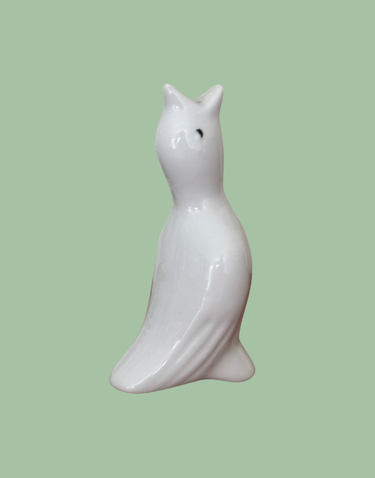 A vintage white ceramic pie bird with detailed wings.