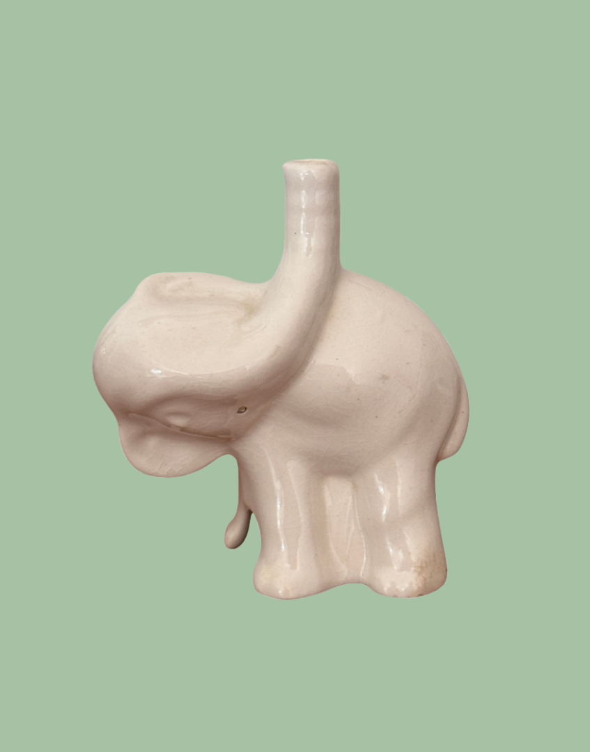 Nubrown England white elephant shaped pie vent