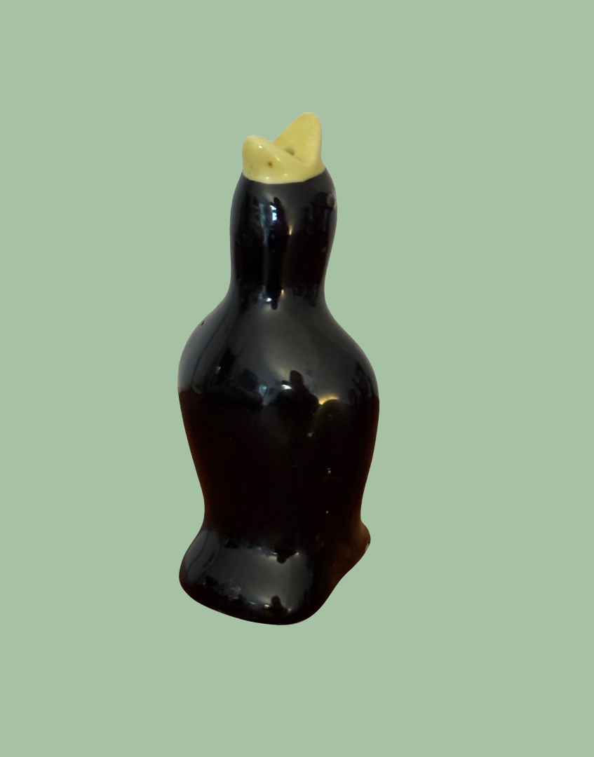 black and yellow glossy collectable pie bird baking tool