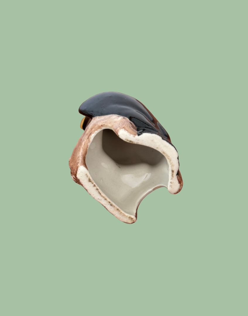 Interior base of ceramic pie bird vent