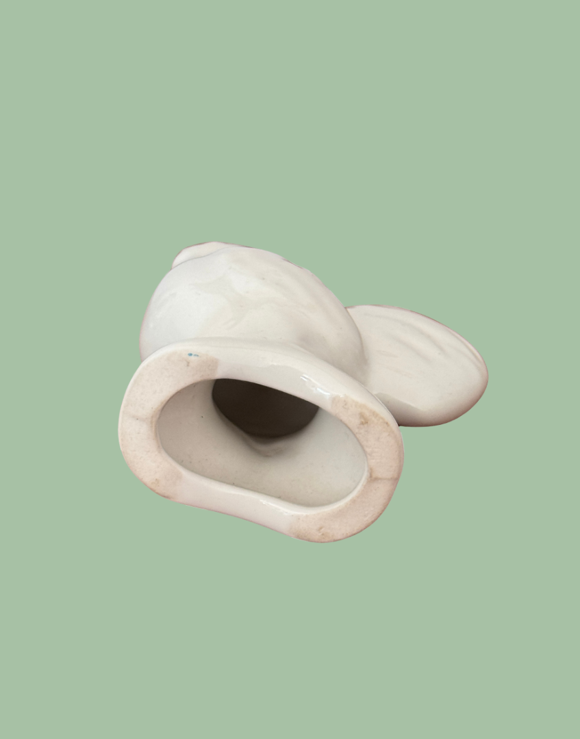 Base of white ceramic bird shaped baking tool