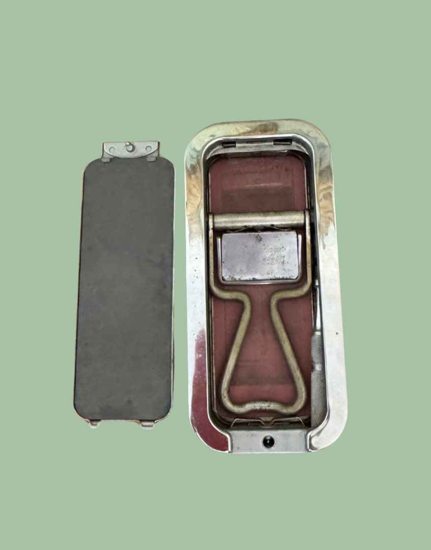 Vintage Collectable Rolls Razor Imperial No. 2 Open Tin with Razor