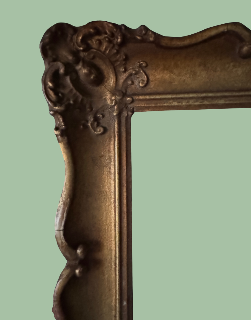 Early 20th Century Classic Decorative Gold Picture Frame