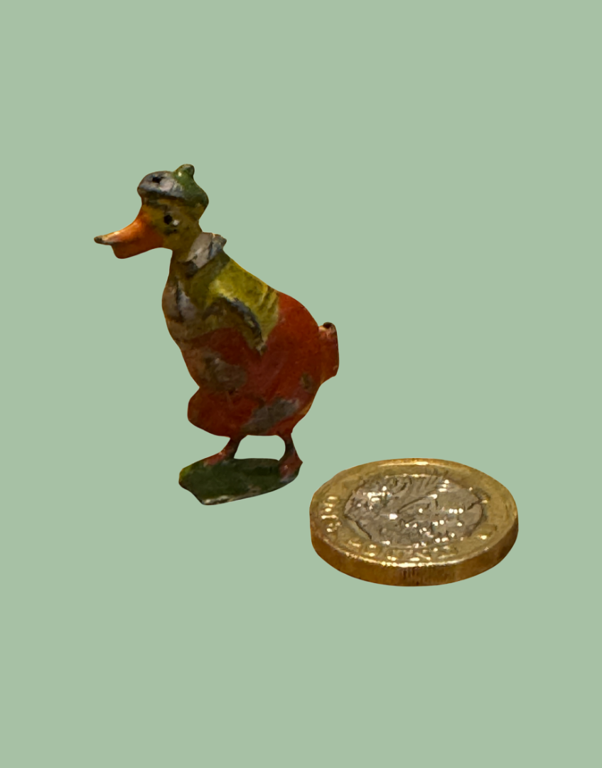 ‘Dumpy Doo Duck’ Britains Tiny Lead Collectable Next to One Pound Coin