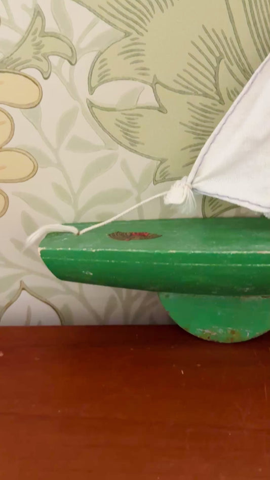 Vintage Star Yachts No. 0 Pond Yacht in Apple Green
