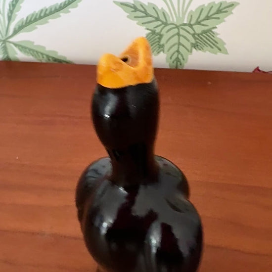 Vintage Black Bird Pie Vent with Yellow Beak – Elegant Ceramic Baking Collectable