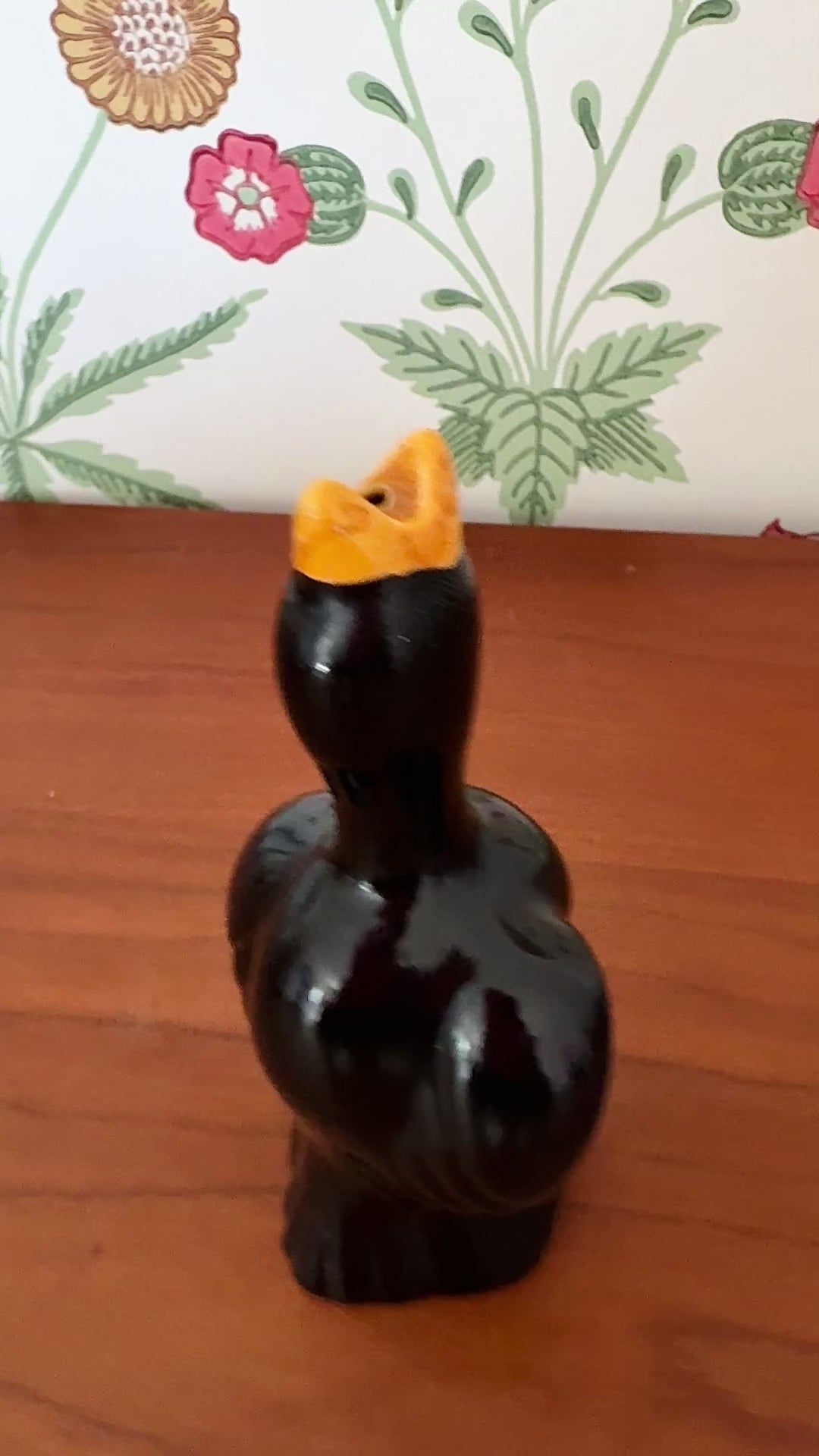 Vintage Black Bird Pie Vent with Yellow Beak – Elegant Ceramic Baking Collectable