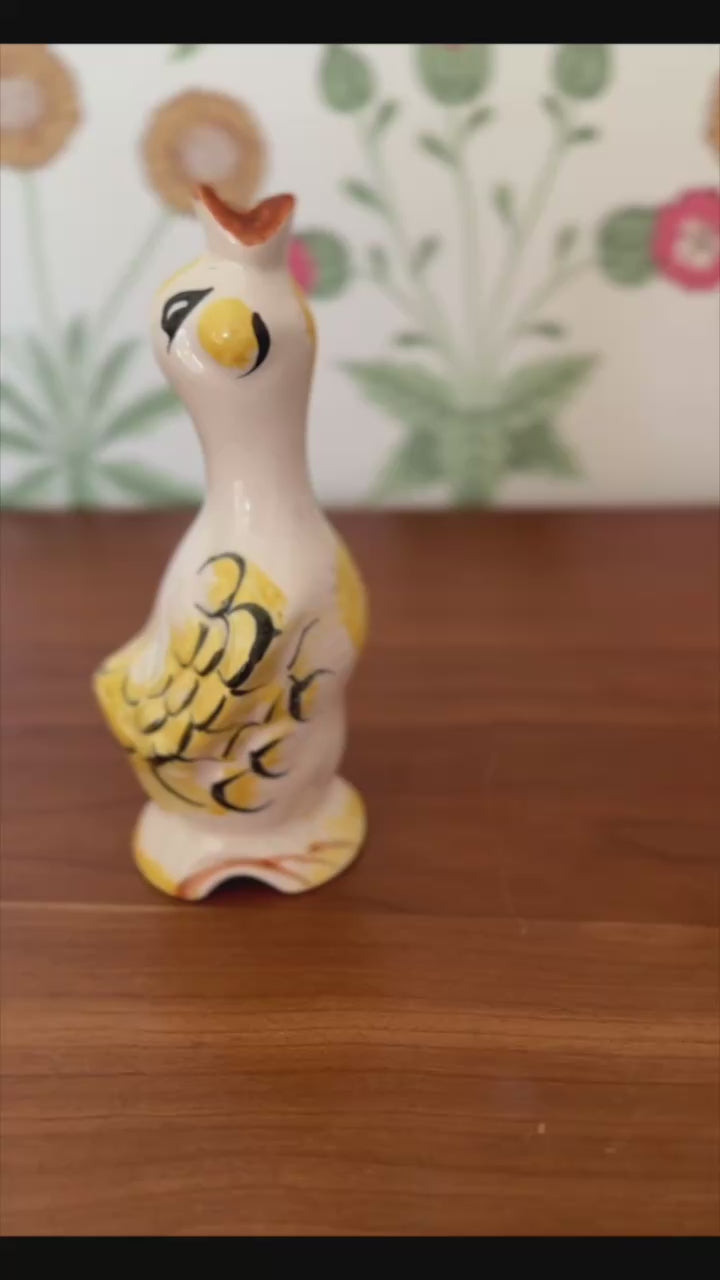 Highly Collectable Quirky Vintage Yellow Bird Pie Funnel | ‘Kissy Lips’ Ceramic Baking Vent